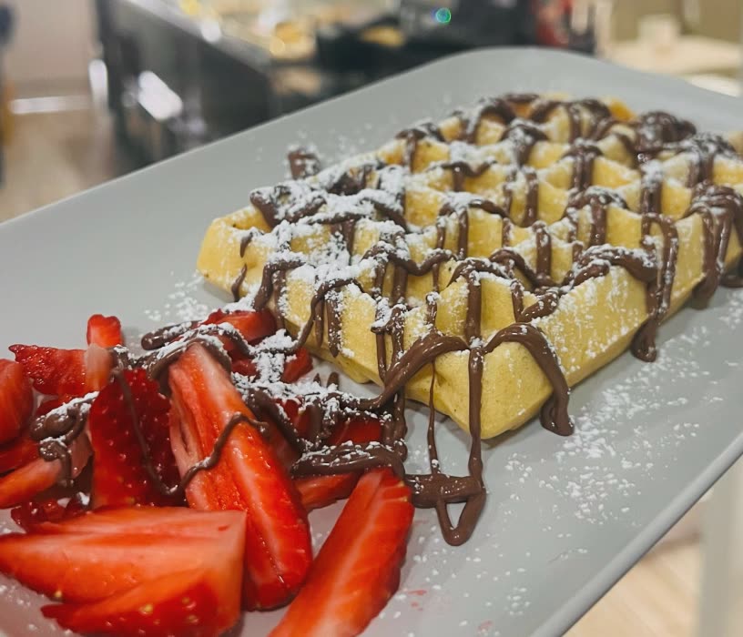 Waffle especial com fruta fresca e Nutella