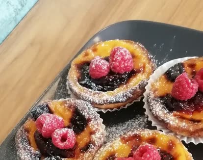 Pastéis de nata com framboesa
