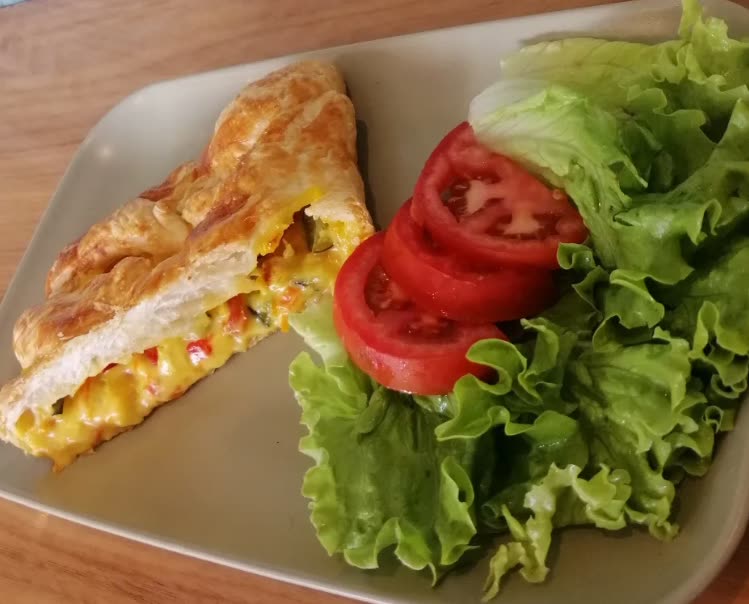 Folhado de legumes com frango